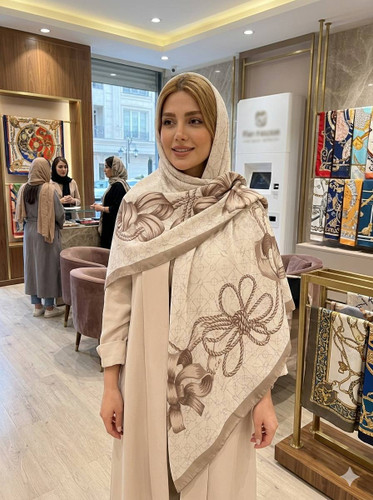 روسری برندسیا اسکارف قواره ۱۳۰