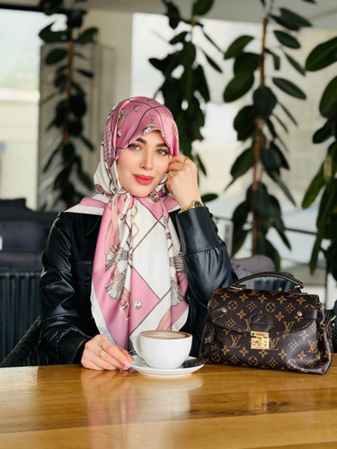 روسری حریر ابریشم تویل وارداتی برند هرمس قواره ۱۲۵