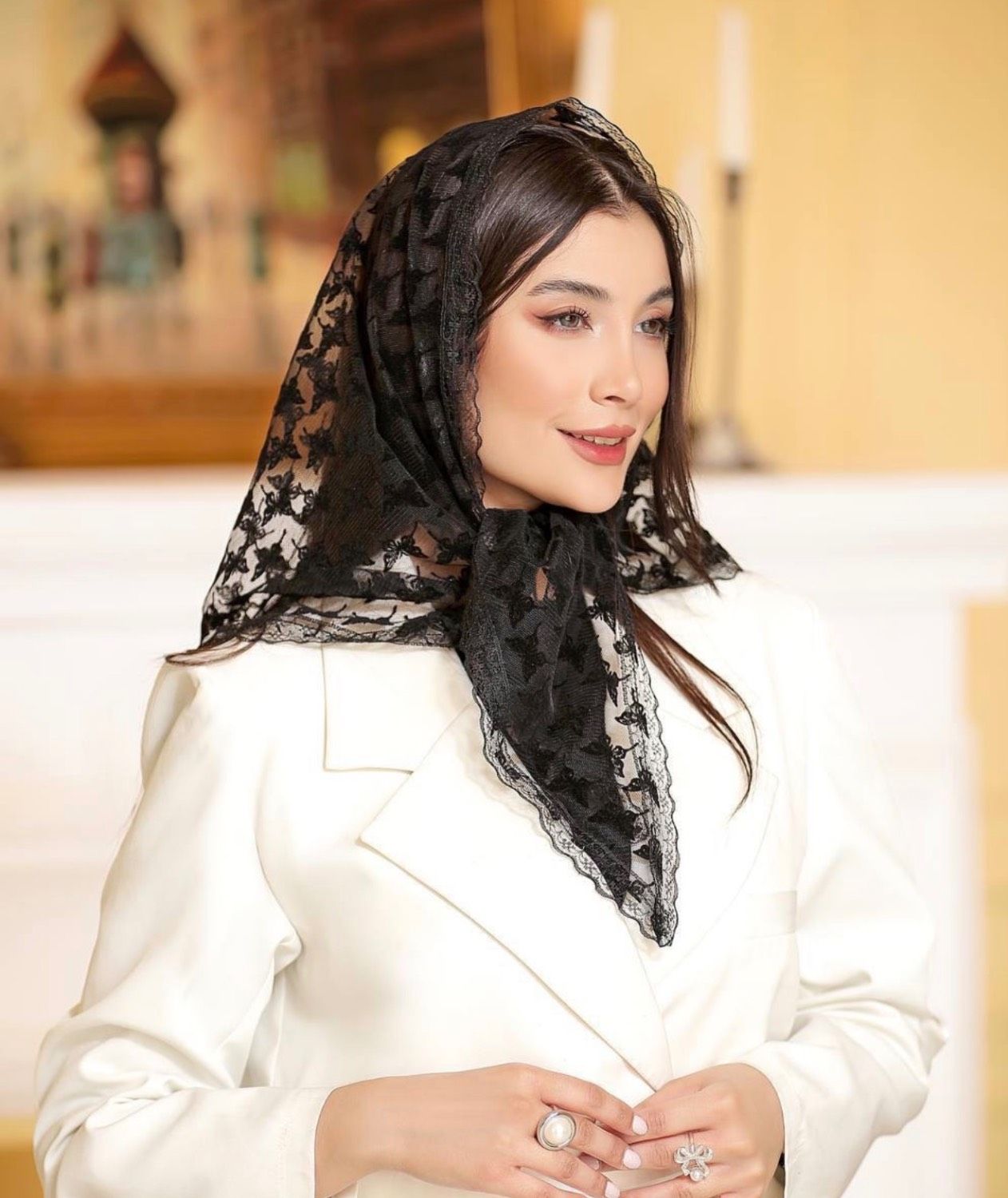 روسری سه گوش  دور دانتل مخمل کوب وارداتی  قواره ۹۰